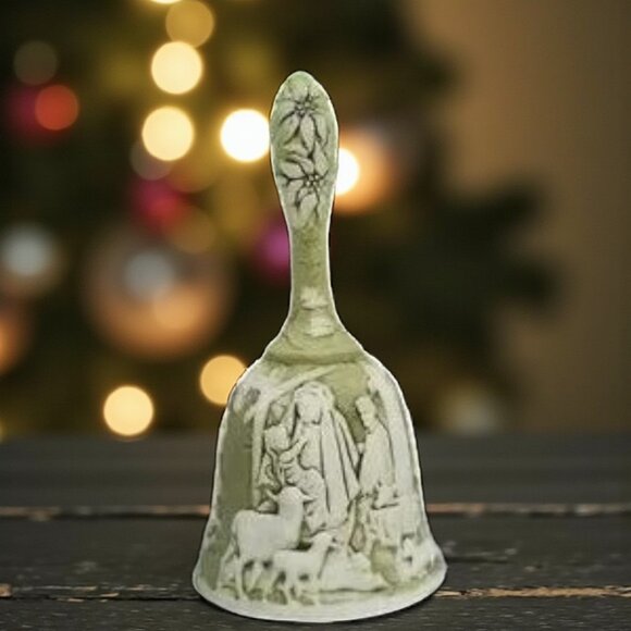 Fenton Nativity Bell - Picture 1 of 6